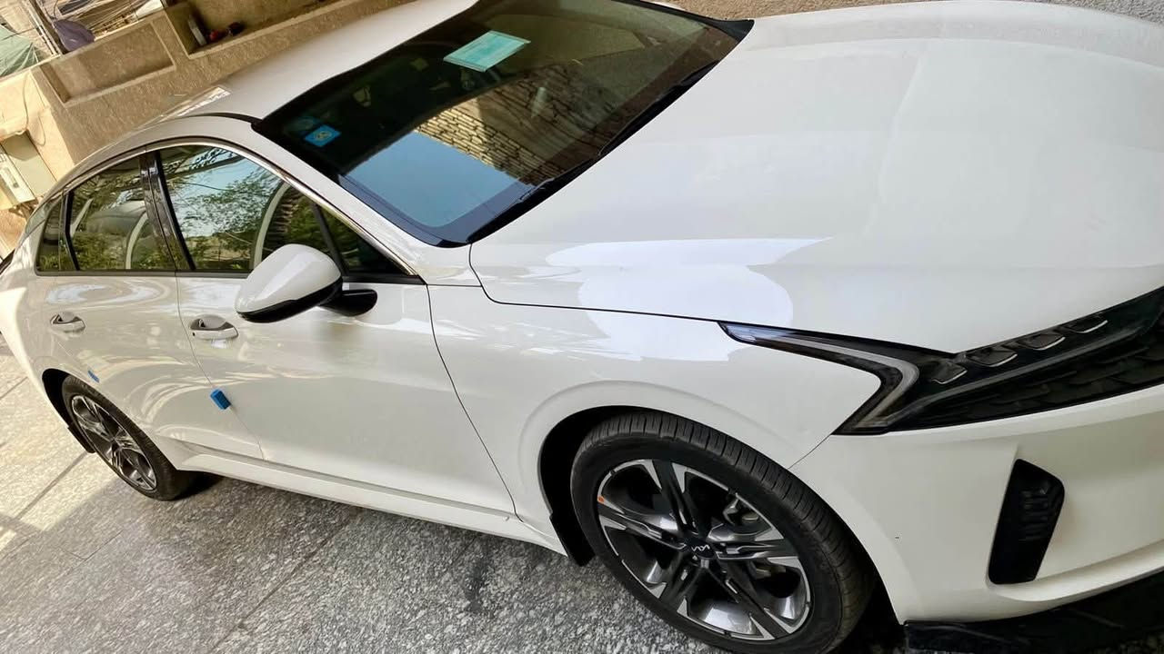 كيا  K5 🚘
موديل 2023 خليجي
مكينه 2000 دوش ✅
العداد 43 الف كيلو

رقم بغداد انكليزي بأسمي ✨

مواصفات السيارة_
• تشغيل عن بعد 
• ⁠بصمه عدد 2
• ⁠ويل كروم
• ⁠انارة ترحيب عند الأقتراب
• ⁠صندوق ذكي يفتح عند الأقتراب
• (درايف مود ) ⁠5 انضمة قياده
• ⁠شاشه كبيره car blay + كامره دواره
• ⁠حساس خلفي  
• ⁠⁠مانع انزلاق
• ⁠تبريد قطعتين
• ⁠اشارة بالمري + شفط
• ⁠مخارج USB
• ⁠فول تحكم ستيرن +كروس سرعه 
• بك لايت لد متصل⁠✨
• ⁠كرسي السائق كهرباء

• ⁠للعلم الجام مغلف عازل حراره وارضيات حوضيه  و دوشمه فوق البلاديه 
• ⁠ ⁠
اخوان السياره كفاله عامه (عدا بارد قليل
في الباب خلف السائق وملاحضات مثل رصعه جداً خفيفه بالبنيد والجاملغ  )

✨السياره على وضع الشركه برغي واحد ممفتوح ✅
استخدام بيت فقط

حتى تبديل الدهن عند الوكاله حصراً مع الوصولات لأثبات ذلك مو فقط كلام
 
السعر $ 193
***********✨
اسف ع الاطاله اخوان🙏🏻
