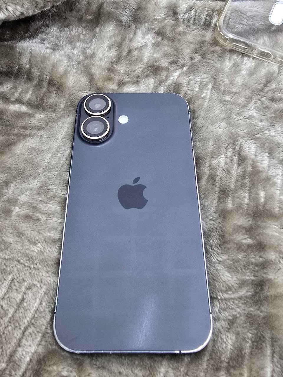 للبيع iPhone 16... بالوضعيه 😅
✅ شاشة مبدلة
✅ شاصي متضرر
✅ Face ID متوقف
✅ البطارية مكتوب مبدلة
✅ المكالمات ما تسمعها إلا على السبيكر

المهم... التفاحة بعده موجودة! 🍎😂
مكاني كربلاء حي الملحق ***********
السعر 550 قفل
