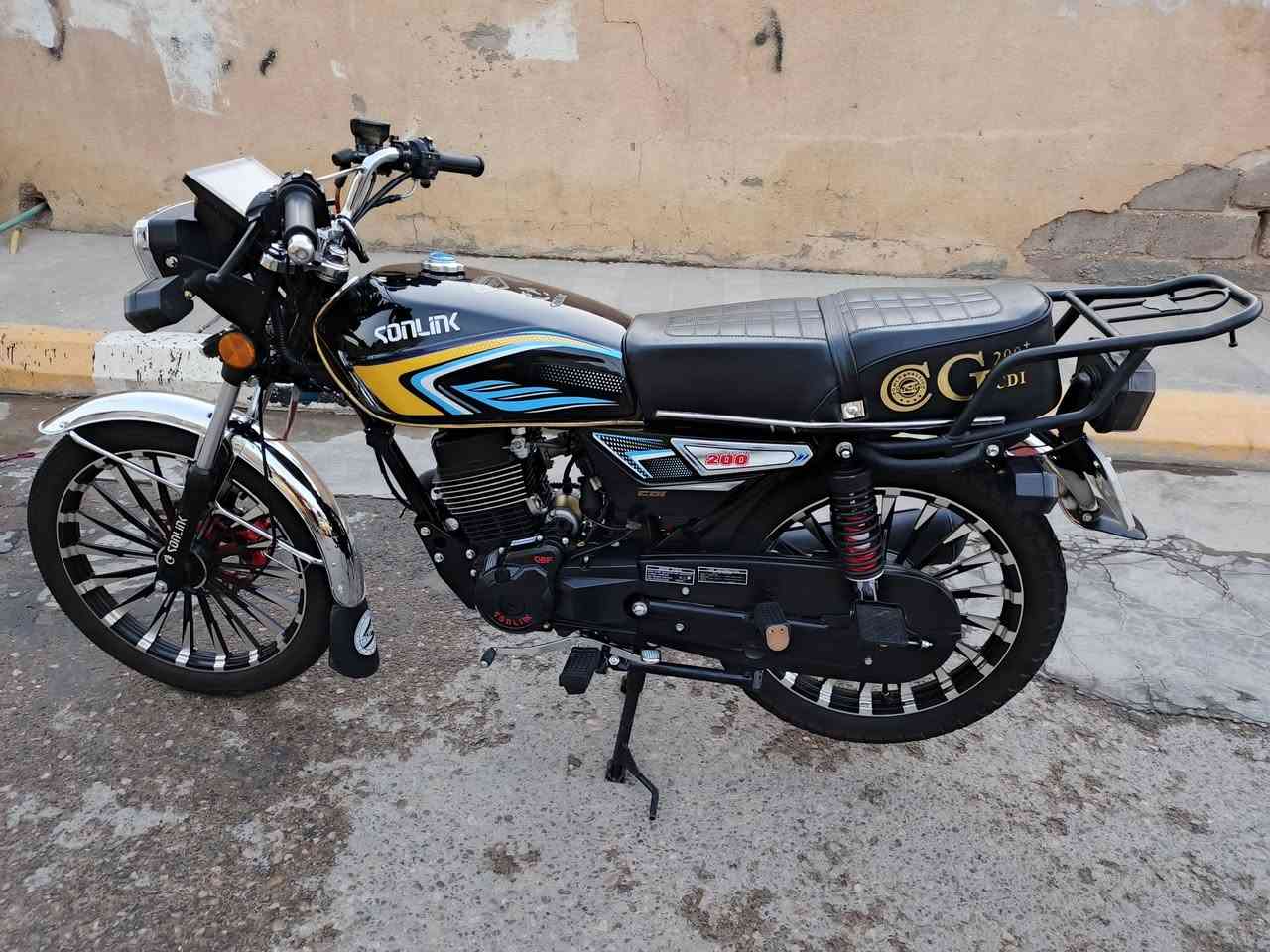 دراجه سونك صارلهة شهر من انشدت جديده علا وضع الشركه ضاغطه وزنجيل محرك200 سيسي السعر 1100 وبي مجال حك جيتك مكاني الفلوجه الشهداء رقمي***********
