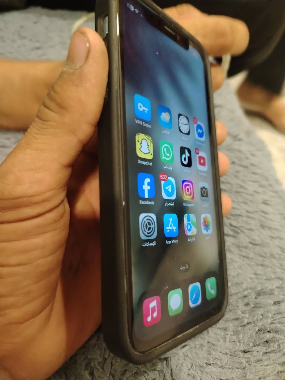 آيفون XR • ١٢٨ غ.ب. • نضيف