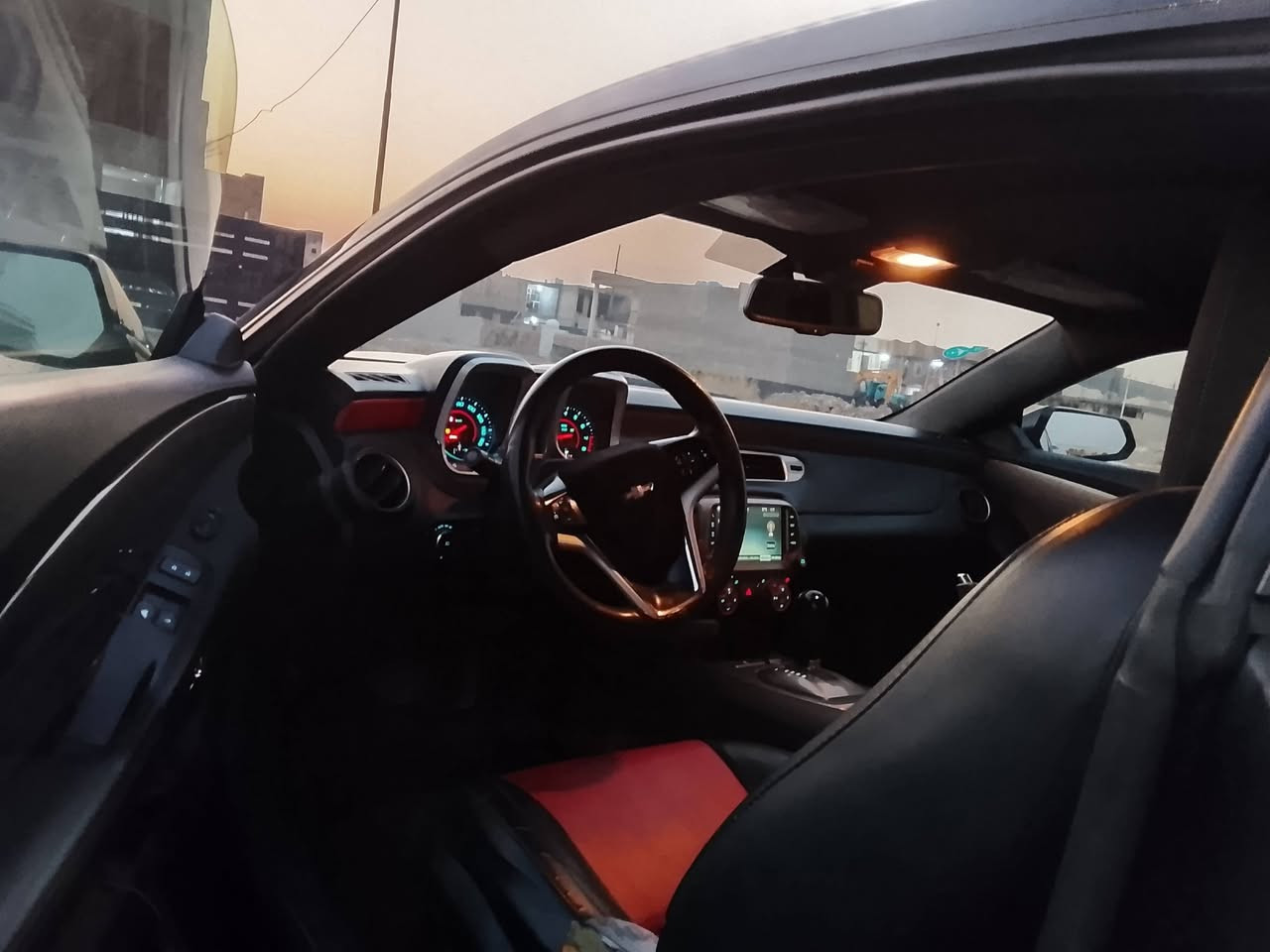 للبيع شفروليه كمارو RS 2015 🖤

🇨🇦 وارد كندي
⚙️ محرك 6 سلندر 3.6L
🔑 تشغيل عن بُعد من الريموت
🚘 فئة RS
💡 إضاءة داخلية Ambient بالبلادي والأبواب
🖥️ شاشة وسطية
🎛️ تحكم من الستيرن
🪑 كشنات كهرباء
❄️ تكييف وتبريد
🔥 تسخين مرايات
💡 أضوية RS
🛞 ويل 20 إنج
🖤 لون أسود
🏁 دعامية أمامية شكل Z28
🏁 جناح خلفي
🔊 نظام صوت وكالة
⚙️ گير أوتوماتيك + تبترونك

السيارة شكلها رياضي ومميزة، وارد كندي ومواصفاتها حلوة، مناسبة للي يريد كمارو V6 استخدام يومي وشكل سبورت.

الفحص والتفاصيل الباقية للجاد، والسعر قابل للتفاوض بالمعقول.
سعرررر ٩٥
موقع بغداد 
رقم تواصل 
***********

