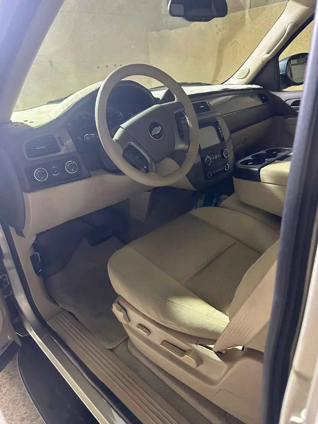 تاهو ال lt محرك 5300
سياره جديده بمعنى الكلمه استخدام شخصي موديل ٢٠١٣ بسمي بيها صبغ مدكر وبنيد جماليه فقط  نضيفه كلش 
 البصره الزبير. *********** البصرة, العراق
