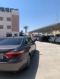 تيوتاكامري  موديل ٢٠١٥ سيار  حلوا وجهزا ما بيها اي نواقص بيها ٦ قطع بخ...