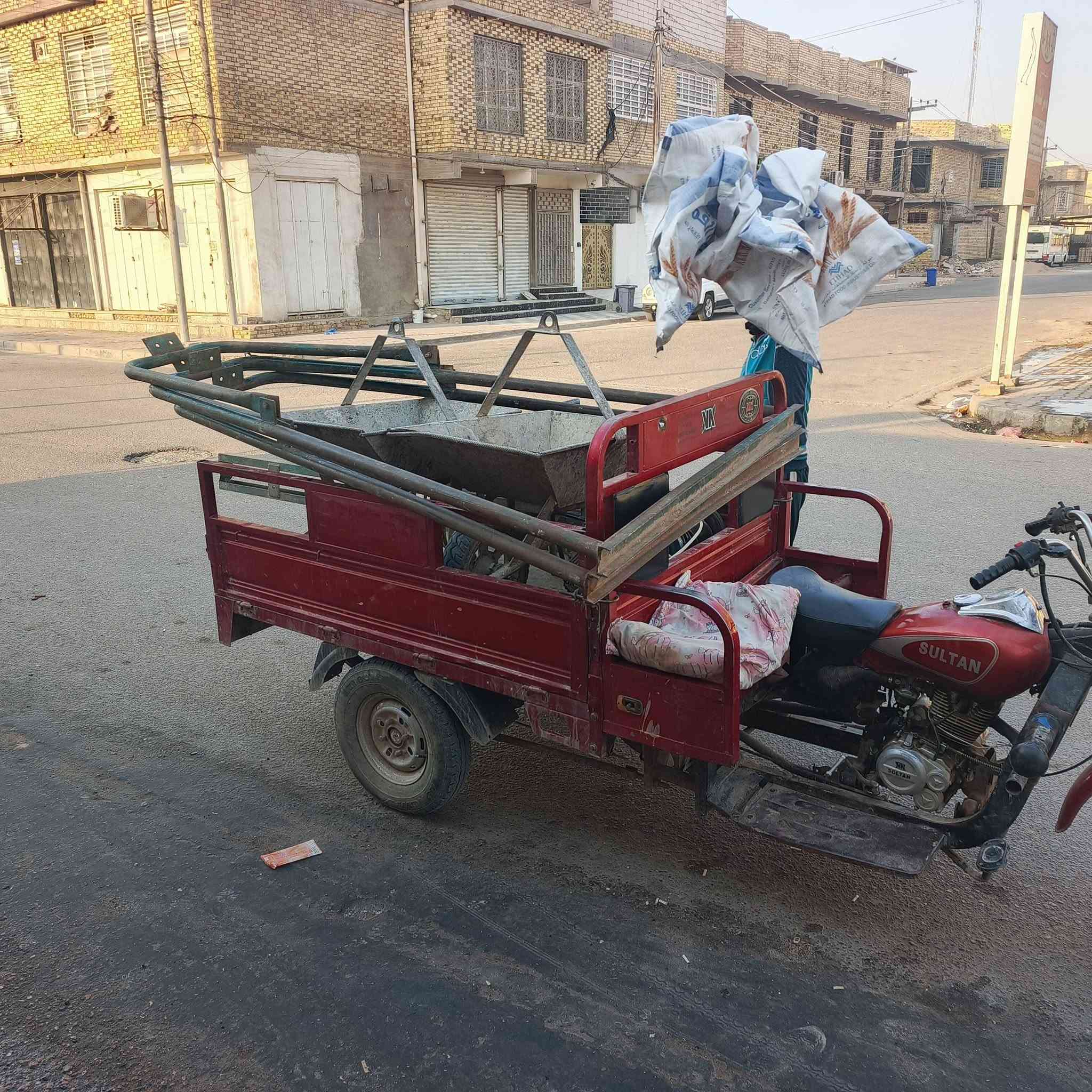يوجد عمال لكافة الأعمال الشاقة تصعيد مواد فرش سبيس وحدل +صب ارضيات  +تصعيد تراب تنضيف بيوت من جص وأنقاض+تكشير تفليش تشميع بتلو  +غسل بيوت ونقل غراض بيتً تشميع شغلي درجة اولى رقمي  ‏‪***********‬‏

ميسان العمارة
