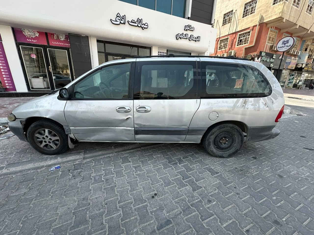 كرايسلر ٧ راكب • ٢٠٠٠ • رقم نجف