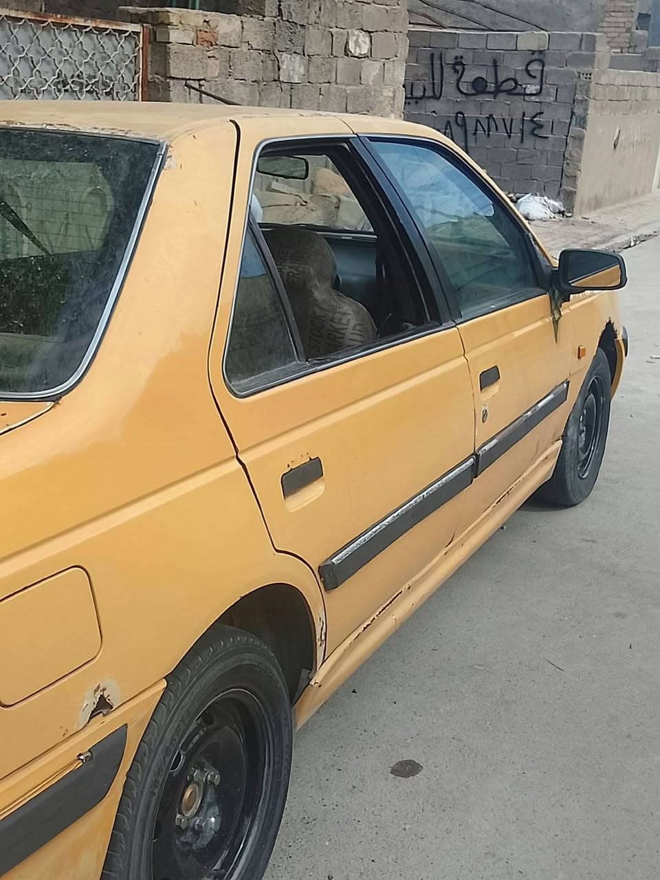 سلام عليكم بيجو موديل 12كير محرك نضاف تحويل مباشر بغداد مدينه الصدر تبريد بس غاز هيئه غرامات عليهه ورقتين ينزلن من السعر  رقمهه مشروع وطني  السعر 28بيهه مجال بسيط  فقط وتساب يشتغل ***********
