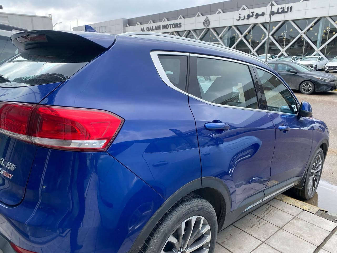 🚗 للبيع 
هافالH6 – 2019

🌍 المدينة –  بغداد – المشتل
•   🛣️  المسافة المقطوعة - 60.000 KM
------------------------------------------------------------ 
💰 السعر: 145 $ وبيهه مجال بسيط

للتواصل : ***********

✅ المواصفات :

 

📆 الموديل: 2019
🚘 الحالة: جيد جداً 

⚙️ المحرك: 4 سلندر – 2000 سي سي تيربو
🛞 الويل: 19 إنج
🌍 الوارد: وكالة نهج العراق
🛡️ الضمان: مكفولة
• كير أوتوماتيك 
• دفع أمامي 
• بصمة تشغيل + دخول ذكي
• تشغيل عن بُعد
• شاشة وسطية كبيرة تاتش
• عدادات ديجيتال
• Apple CarPlay & Android Auto
• كاميرات محيطية 360°
• كاميرا خلفية
• حساسات أمامية وخلفية
• رادارات أمامية (مانع تصادم)
• نظام المحافظة على المسار
• النقطة العمياء
• مثبت سرعة راداري
• تحكم ستيرن
• كراسي جلد
• كراسي أمامية كهرباء
• تكييف أوتوماتيك ثنائي المناطق
• فتحات تكييف خلفية
• مرايا كهرباء مع طي
• زجاج كهرباء
• أنوار LED أمامية وخلفية
• لايتات نهارية DRL
• هاند بريك كهرباء + Auto Hold
• نظام الثبات الإلكتروني ESP
• مانع الانزلاق
• مساعد صعود المرتفعات
• جنوط ألمنيوم 19 إنج

#للبيع #سيارات_للبيع #سيارات #بغداد_سيل
