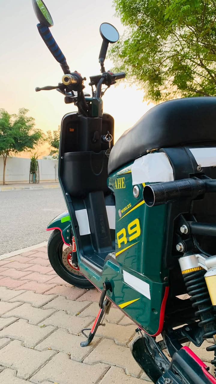 سلام عليكم دراجه شحن للبيع نوعR9 دراجه حلوه ونضيفه وبطاريتها جدد السعر 380وبيها مجال بسيط للشراي *********** مو شراي لاتدخل خاص
