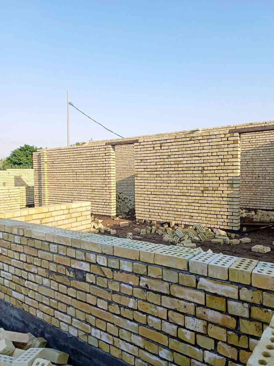 خلفه بناء طابوك بلوك شقل درجه اولئ ونظافة حالين متفرق *********** ***********
