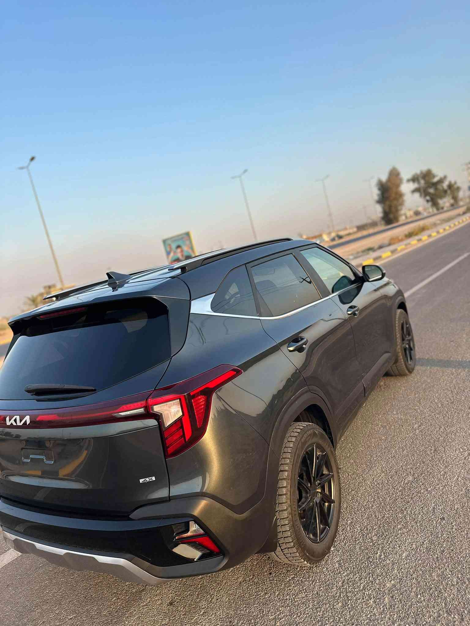 السلام عليكم 
للبيع فقط … كيا سلتوز ٢٥ دخول جديد بدون رقم منفيس باسمي حادث السياره باب خلفي مبدل ومصبوغ واجه بيه جاملغ  امامي كلير فقط كلير بدون فتح السياره بدون ايرباك صور الحادث مرفقه بلمنشور  فول مواصفات للاخير 
‏✅ بصمه
✅ فتحه سلايت روف 
✅ شاشه كبيره 
✅ كشنات جلد 
✅ كشنات تدفئه
✅ استيرن تدفئه
✅ تشغيل عن بعد 
✅ فور ويل 
✅ اشاير بل مري 
✅ ويل كب كروم حجم ١٧ 
✅ تحكم سترين + قياده ذاتيه 
✅ نقطه عمياء
✅ نزول منحدارت 
✅ تبريد قطعتين 
✅ رادار امامي وخلفي وجانبي 
✅ لد نهاري ليلي 
✅ شاشه كار بلي 
✅ عداد دجتل 
✅ ماشيه ٢٤ الف ميل 
وباقي المواصفات المعروفه 
مكان السياره بابل الحله 
هـ ***********
