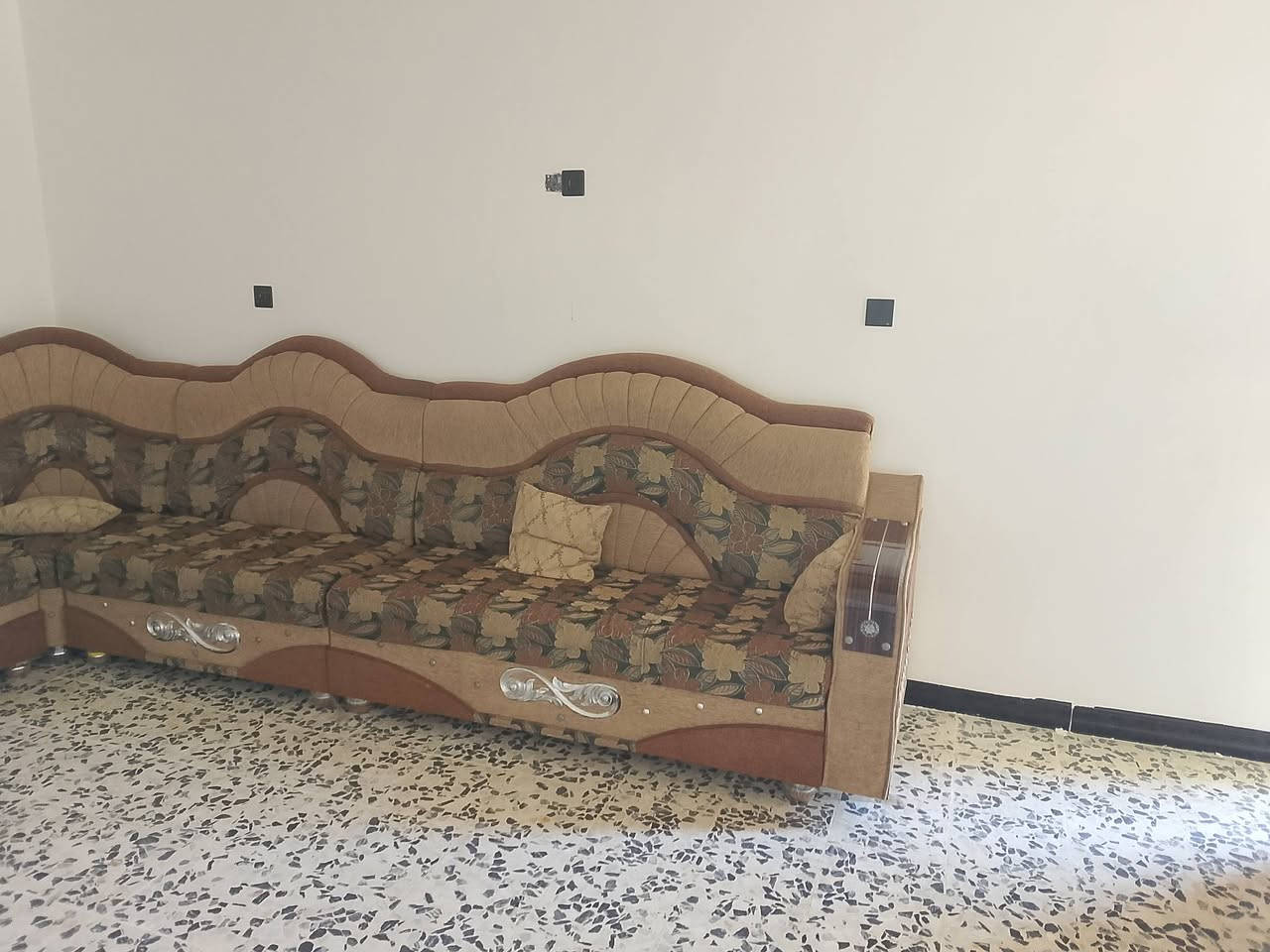 سلام عليكم ديوانه للبيع 250الف سبعه أمتار ال احب يشتري يتوصل عل هاذا الرقم ***********
