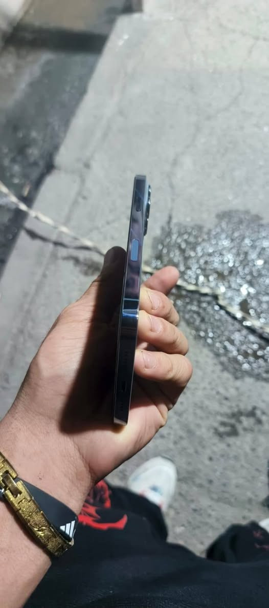 13 برو ماكس شرط ما مفتوح 
بطاريه ٨٣
ذاكره ١٢٨
تك سيم
تاخذ الجهاز ضمان يوم كامل افحص براحتك تأخذه من محل 
السعر ٦٥٠وبي مجال بسيط 
***********
