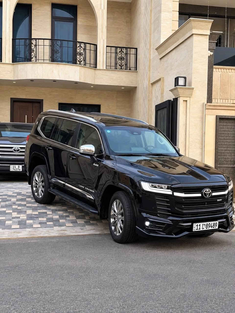 تويوتا لاندكروز موديل 2025 بلاك ادشين
الفئة: VX Limited S (بلاك اديشن)
وكالة تويوتا العراق ضمان شركة ساس مغلفة ppf 
Limited S Black Edition
 🔸موديل 2025
 🔸عداد المسافة 17700
🔸كشنات الامامية كهرباء + تبريد 
🔸كشنات صف الثالث كهرباء 
🔸بصمة + تشغيل عن بعد 
🔸فتحة سقف 
🔸ثلاجة 
🔸3 شاشات 
🔸صندوق كهرباء
🔸8 ايرباك 
🔸اضوية led + كشافات 
🔸شاحن لا سلكي 
🔸فول تحكم ستيرن 
🔸تدفئة تبريد قطعتين 
🔸حساس امامي و خلفي 
🔸🔸     مرقم بغداد    🔸🔸 
🔶رادار مع توقف ذاتي 
🔸كامرات 360

🟥ضمان خدمة مجانية لمدة ٤ سنوات أو 80,000 كم 
بيها ملاحظتين بسيطات جدا
صبغ بمقدمة البنيد نتيجة شخط
تعديل بارد بمقدار 10 في داير الجاملغ الخلفي

للاستفسار الاتصال ***********
