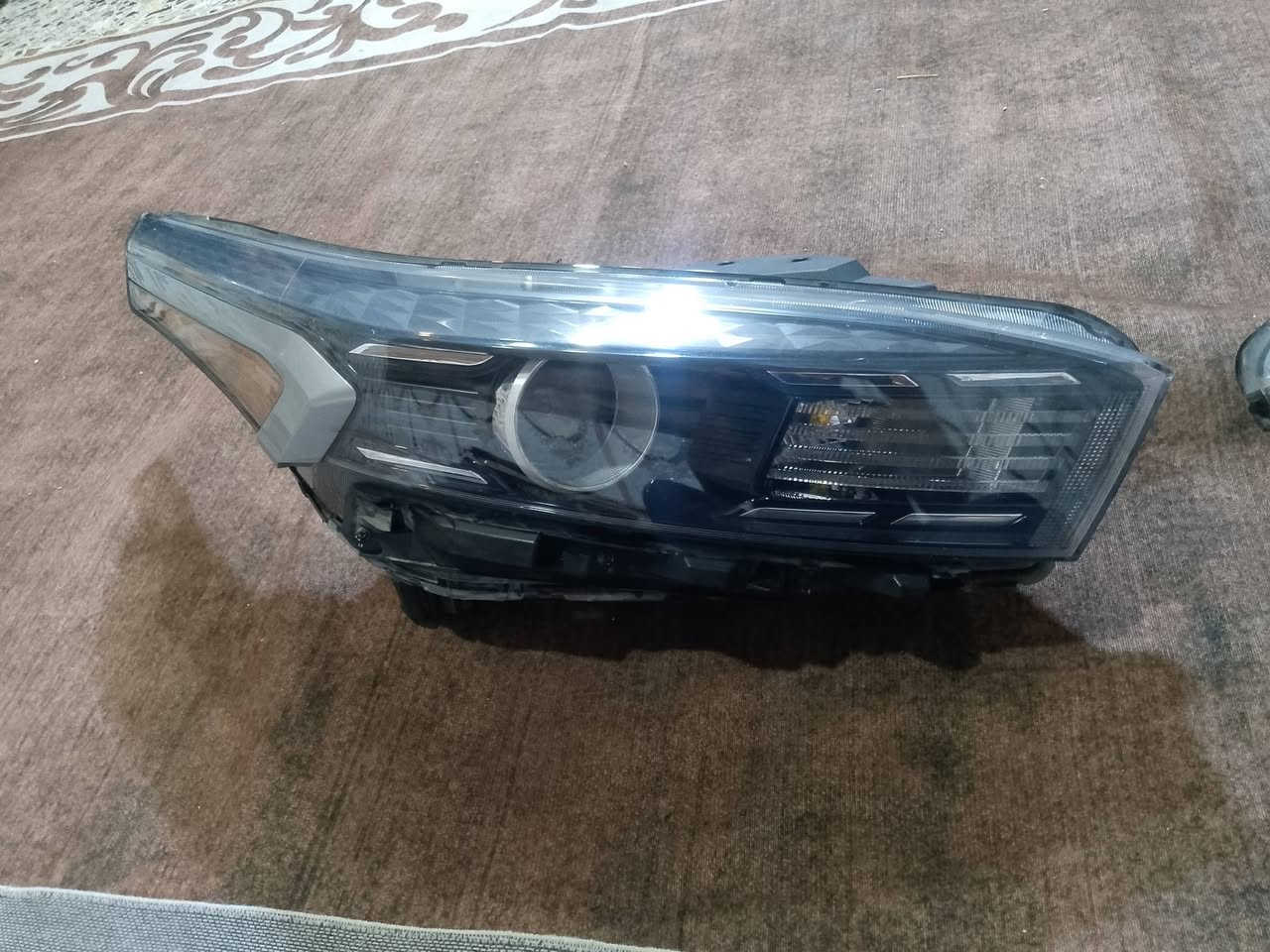 السلام عليكم  مازدات اصليات فورتي 23 بدون ليد

السعر 325 وحده أصلية والثانية اصلية فقط مبدل جامة 

بيها صفار قليل كلش نضيفات 
*********** رقمي
