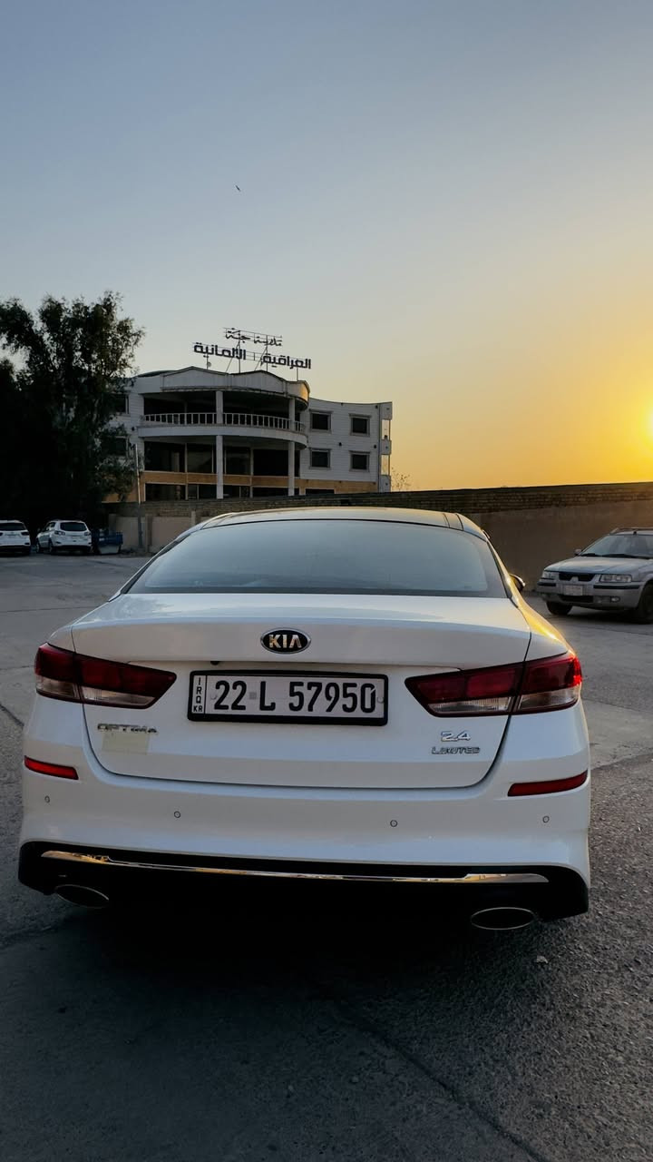 السلام عليكم اخوان كيا اوبتيما الموديل 20  
الرقم اربيل باسمي وسنوية لل30 
خليجي فول الفول بصمة بانوراما محرك 2.4
 دبل صالنصة السياره بيها بارد هلال الباب وجاملغ 
خير ابن خير ابو دراجه ضربها 
 الايسر وشرط صور شغلهن موجود وبارد ومكحلهن
 بيدي ماشيه 230 وقابله للزياده  كير مكينه كفاله ادامة 
عليها وكامله وجاهزه بيها منظومه غاز شادلها تريدها وياها او بدونها حسب الرغبة 
مكاني واسط الكوت 
 للاستفسار الاتصال ***********
