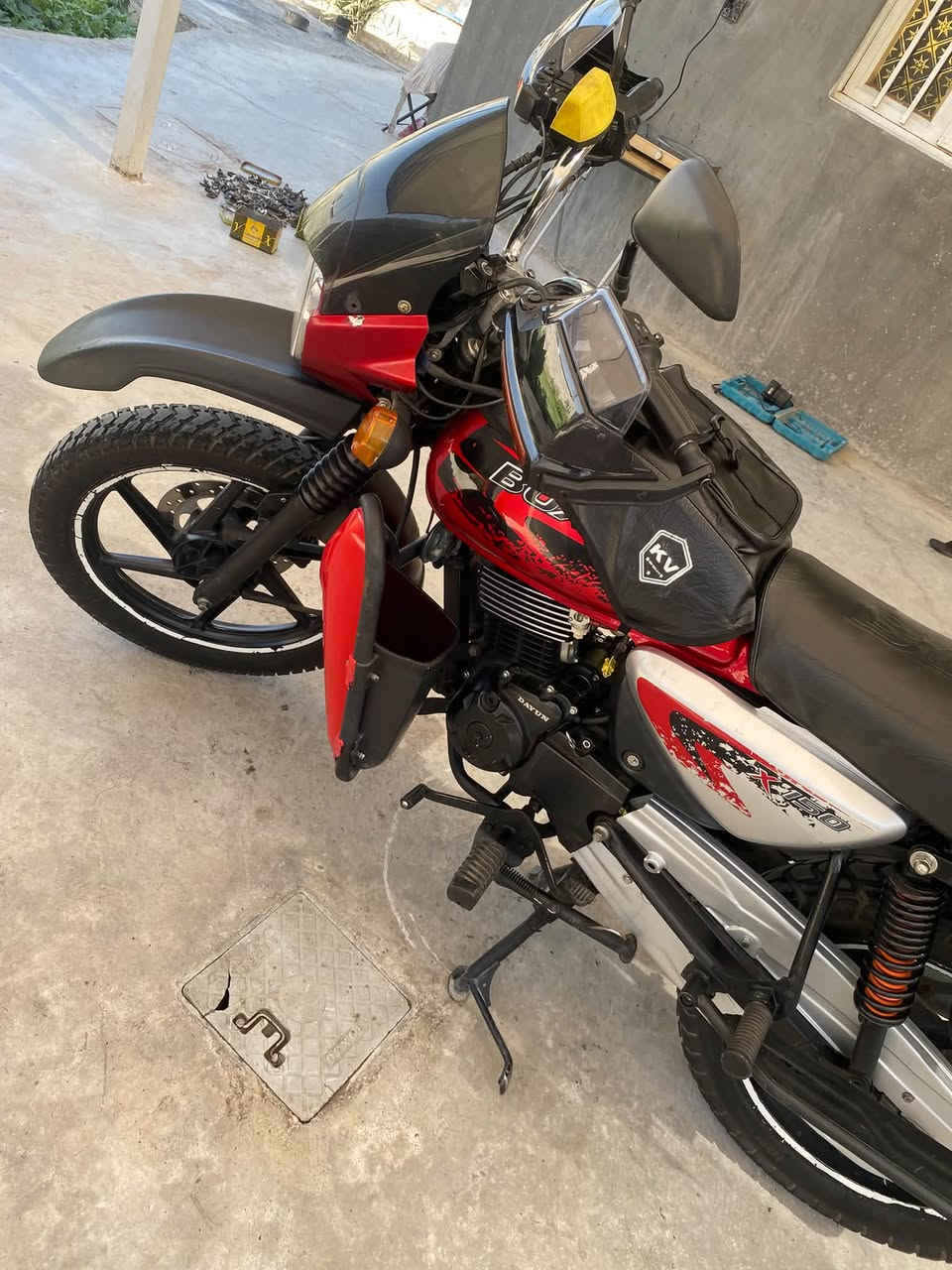 بوكسر موديل 23 رقم بغداد محوره مكينه 200دايون الاصليه  سنويه انكليزي رقم عربي  مكان بغداد تقاطع نهروان *********** السعر 2400 وبيها مجال
