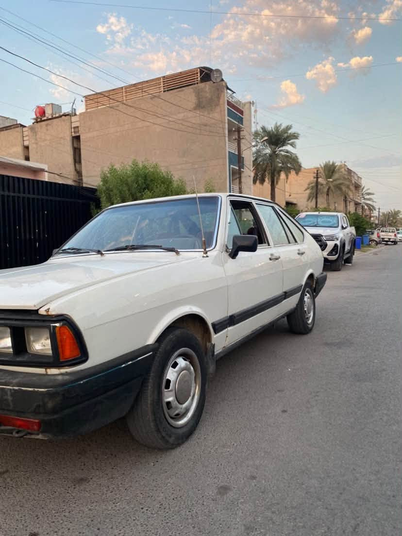 برازيلي موديل ١٩٨٧
السياره كما موضحه بالصوره
السعر ٢٥ ورقه
للتواصل:***********
