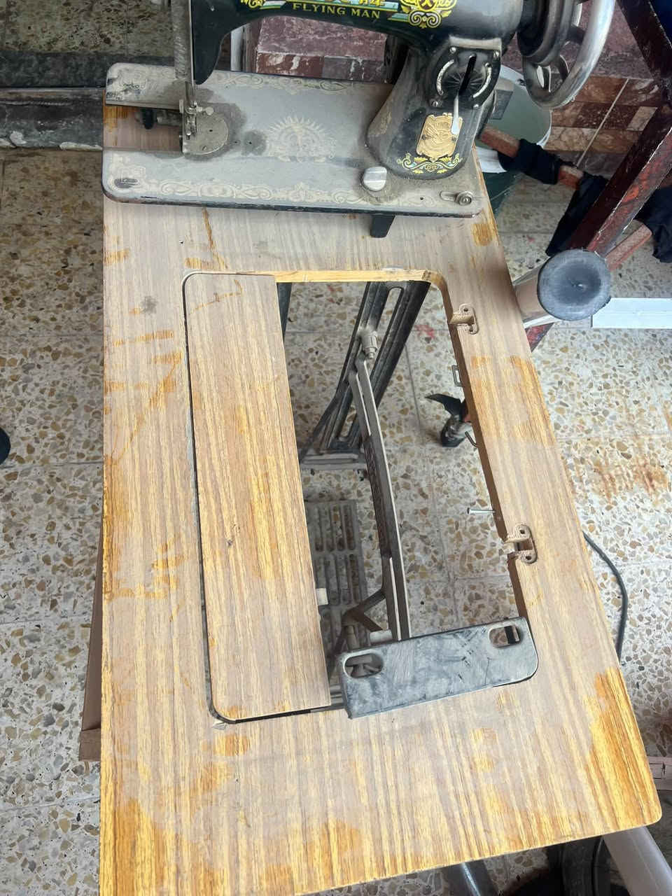 فراشة • مكينة خياطة • سليمة