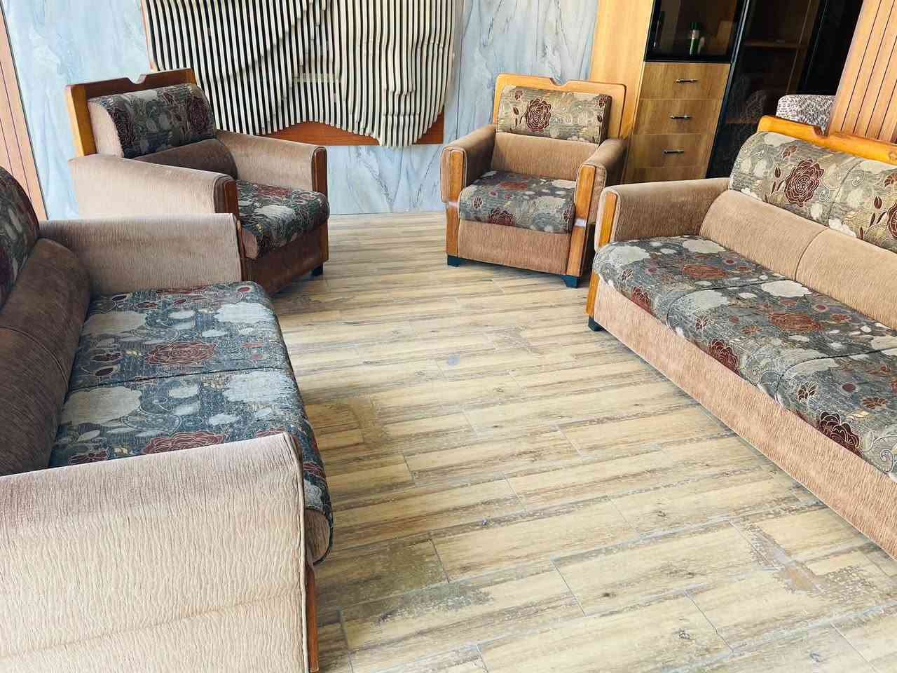 تخم 7مقاعد مستعمل للبيع
الحريه البستان مقابيل مدرسه سكينه 
*********** واتساب او مراسله الصفحه
