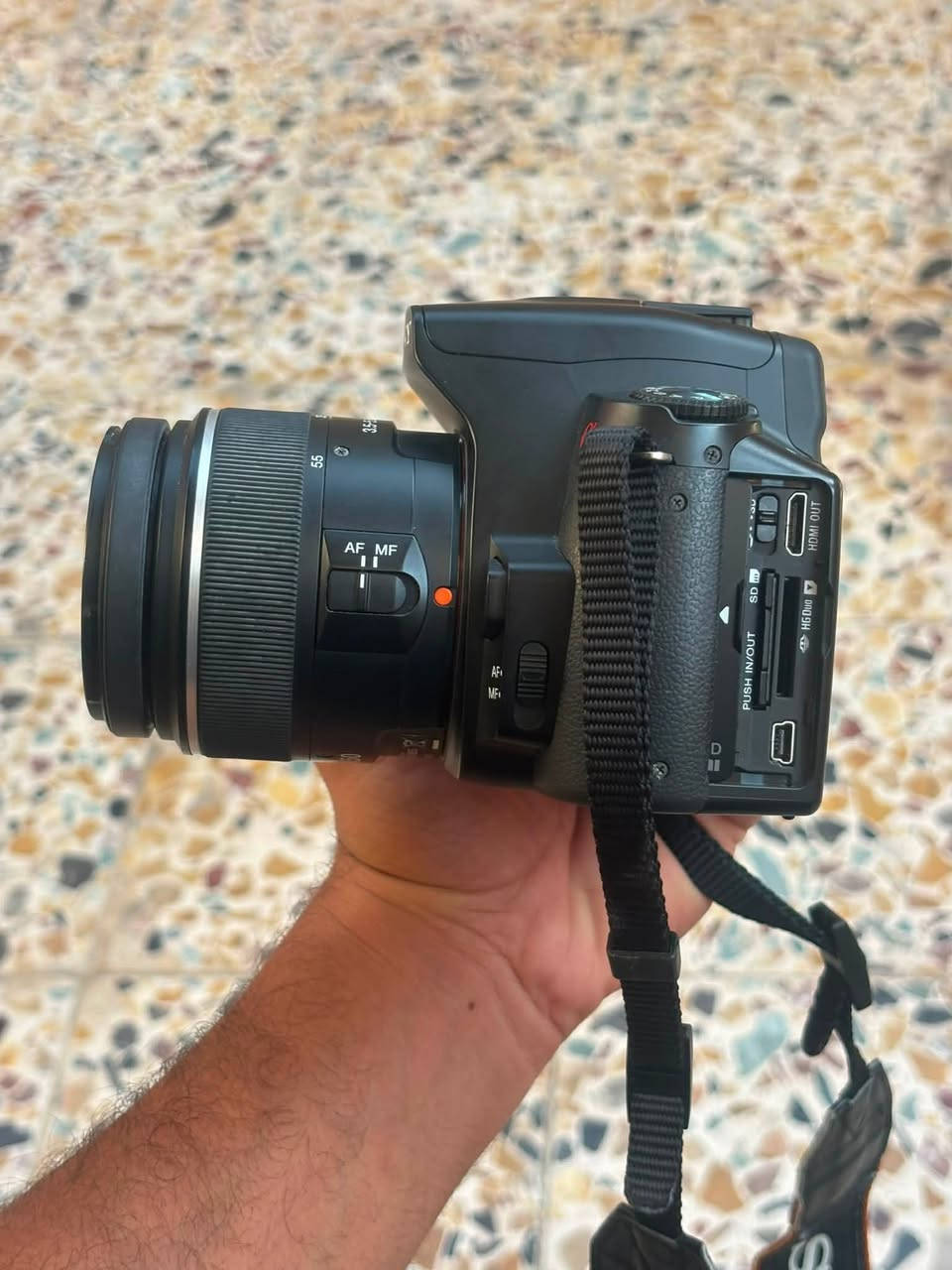 كامره سوني a230 للبيع بيها عدسه 18-55 الاصليه مستعمله قليل جداً نضافه 95‎%‎ وياها جنطتها وشاحنه 

المكان واسط الكوت 
السعر 150 وبيها مجال 
للاستفسار خاص او اتصال ***********
