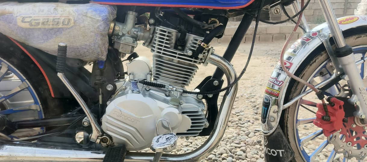 السلام عليكم
موطور 5 گير محرك اصبانه مامطخوخ 
محرك 250 cc
شلعة ومعدل خير من الله
مچنبز چنبزه فولل. 🔥🔥
استيرن رياضي
كهربائيات كلها شقاله 
نگره سلف. 🔥🔥
صالنصه صراخ صوت عالي.. 🔥👌
للبيع او للمراوس ب موطور محرك 150 واهم شي نگره سلف.. 🌹🌹
الاتصال.. ‏‪***********‬‏..
