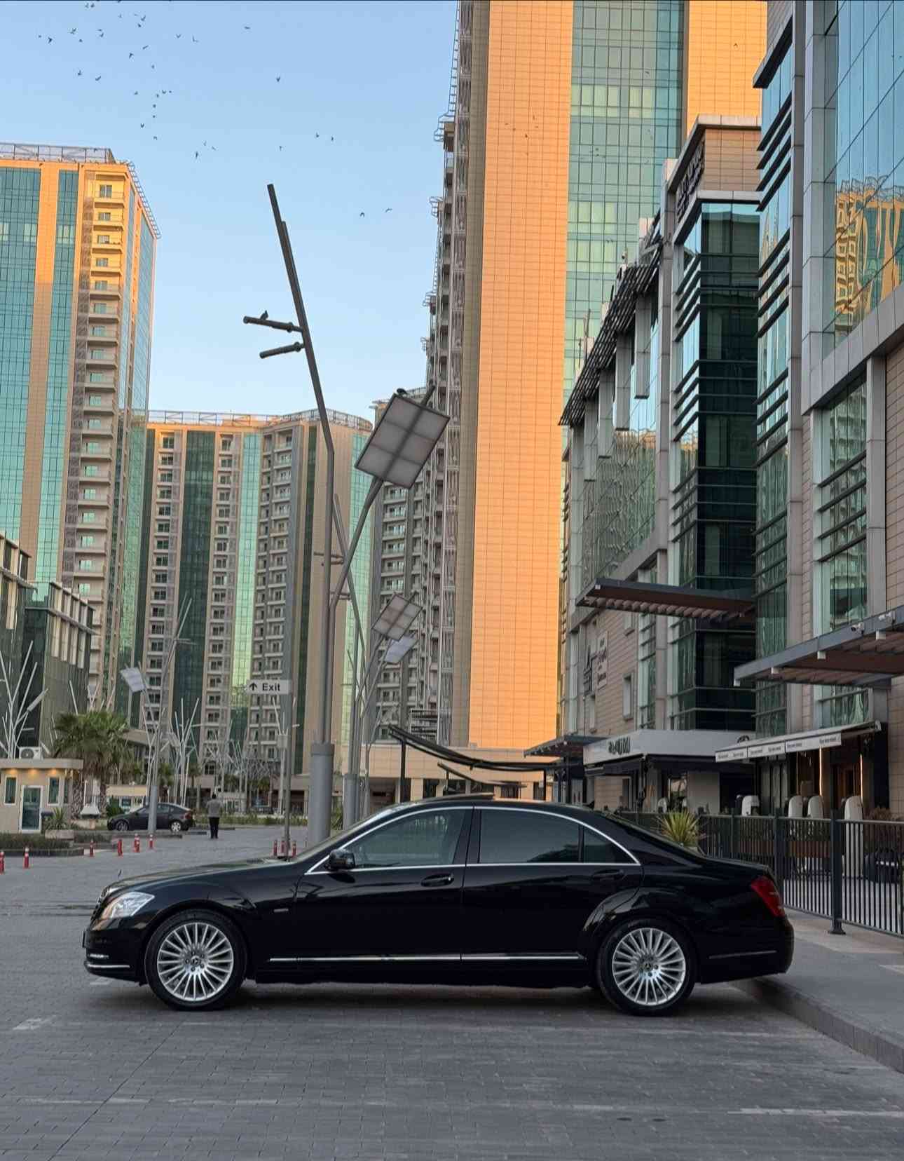 مرسيدس بنز S350
موديل  2011
وارد الماني ..
بدون ضرر صبغ فقط اجزاء البلاستيك..
مغلفة PPF بالكامل  ضمان 10 سنوات ..
بدون شخوط بدون جراد ..
تخم تاير  جديد ..
ماشية 242الف كيلو ..
صفر مسج ..  
 مواصفاتها..
اربع مقاعد  كهرباء تدفئة وتبريد 
بانوراما 
ناظور ليلي 
نقطة عمياء
ابواب شفط 
رادار ..
سماعات هارمن كاردن 
كاميرا 
جامه اماميه بوليرايز بلادي 
وخمس بردات كهرباء ..
السياره جاهزه وبدون نقص 
مكانها اربيل
السعر 220. وبيها مجال 
***********

***********
