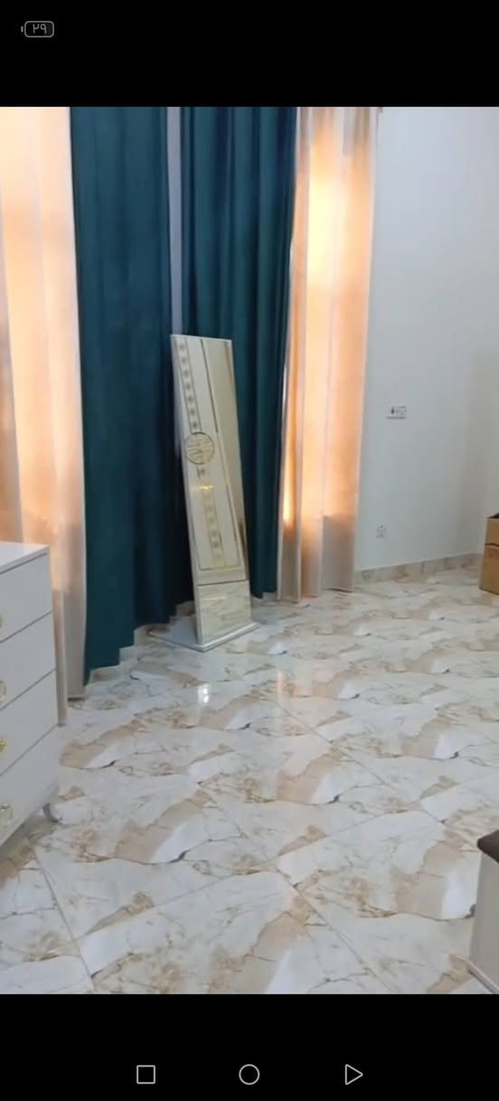 غرفه للبيع
استعمال قليل وبعدها جديده
السعر 750 وبيها مجال
وياها دوشك نفرين
العنوان// التحرير خلف المعهد التقني 
***********
