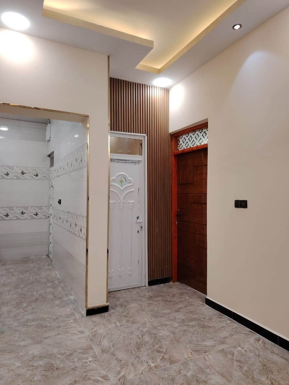 دار 🏠 للبيع   طابقين تشطيب جديد المساحه ١٠٠ م يحتوي ع 3️⃣غرف نوم ومطبخ وصاله وصحيات خارجيه وداخليه العنوان حي اور شارع السبيس 
*********** 📞
