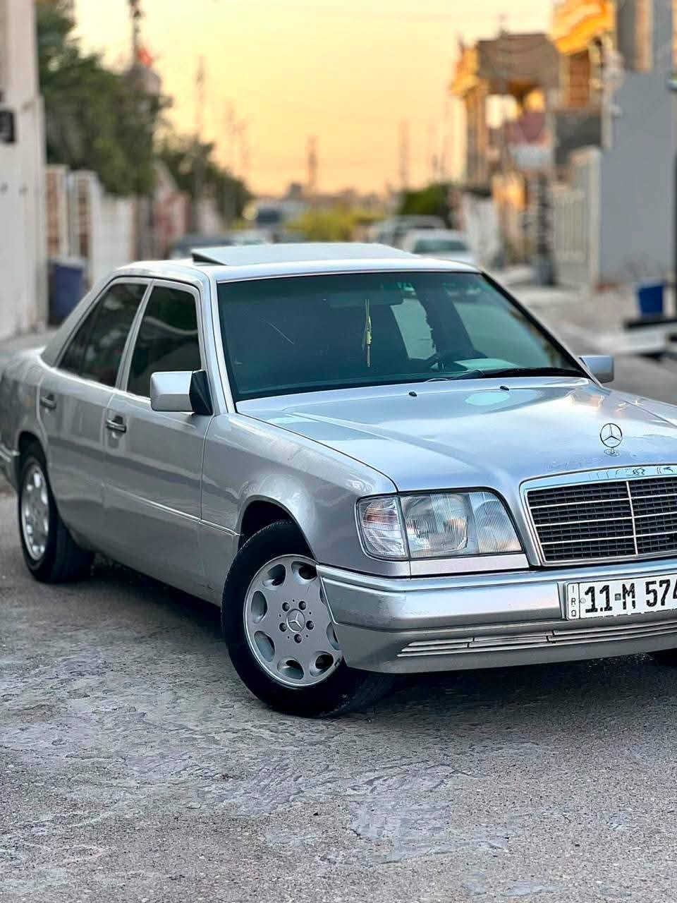 سلام عليكم مارسيدس 320 بيبي شبح موديل 1993 محرك نوزل مو عنكبوت مكفوله بدون ظربه وبدون صبغ بلاد السياره بيه جراد بس كله عل بلاد محرك كير غرفه خارج تبريد كله بلاد وجديد السياره كلش جديدة ومابيه اي نقص رقم بغداد باسمي مكاني بغداد  الراشدية السعر 98 $ رقم تليفون ***********
