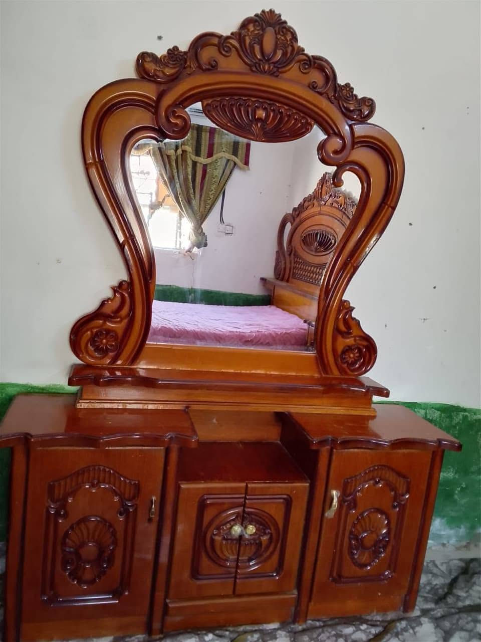 سلام عليكم غرفه اخشاب عراقيه للبيع سعر 700 
مامتواجد ع لفيس اتصل بيك غير تدلل ***********
