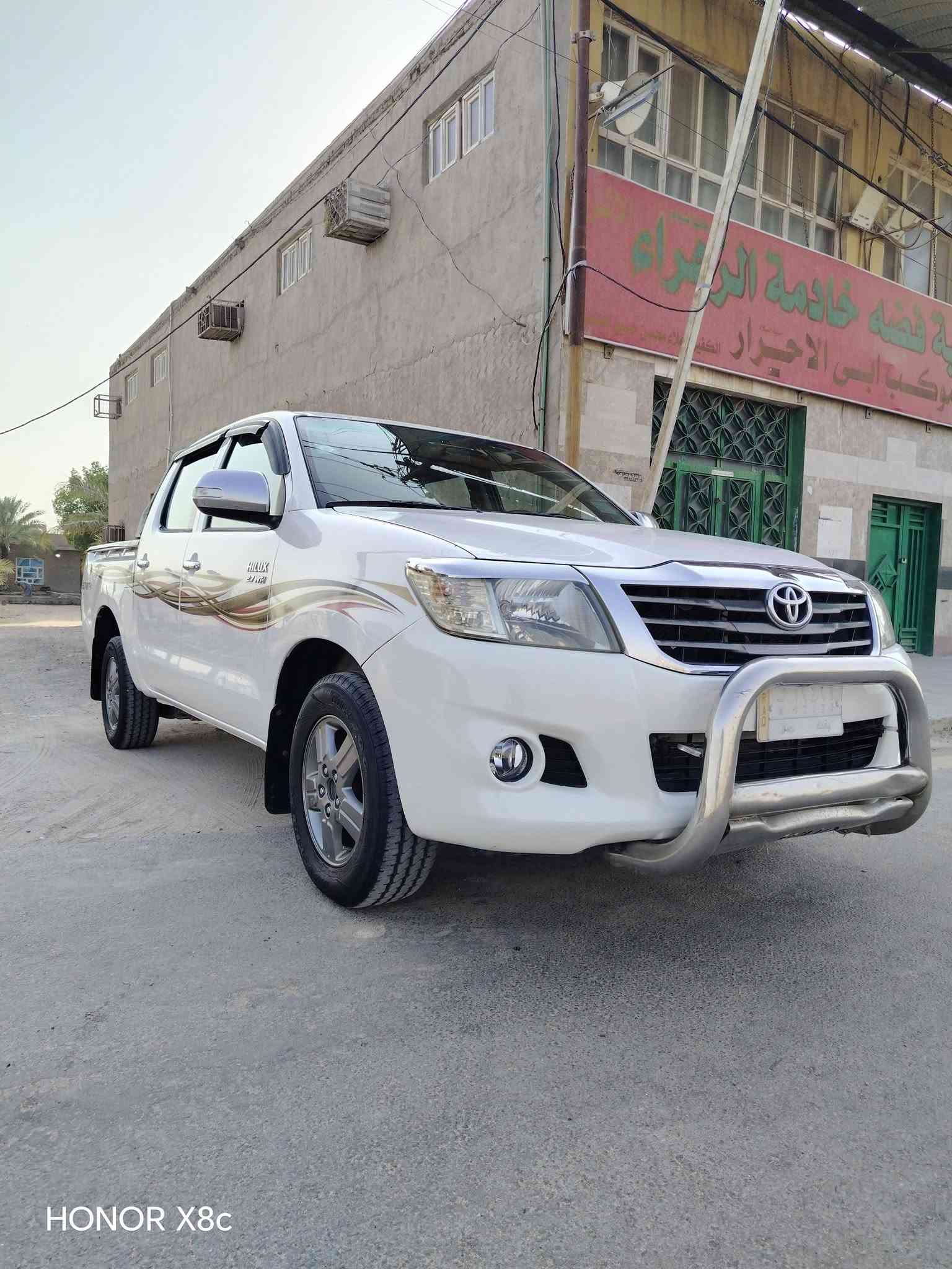البيع تويوتا 2015كير اوتوماتيك
البيع تويوتا 2015 سعر 188بيها مجال رقم بغداد سنويه جديده مشروع وطني محرك ما مفتوح كير حداديه مكفول تخم تاير تبريد ثلج 🥶سياره جديد ماشي 226 حقيقي كير اوتوماتيك مكفول صبغ والتبديل بيها بارد بسيط 
مكان النجف رقم ***********

نص مكتوب في الصور:
- HONOR X8c