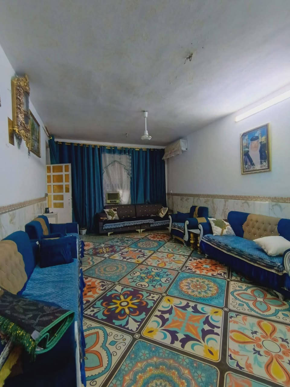 السلام عليكم توفر عندي بيت-- (180 متر)--- جبهه7 ونص--/نزال 23/---طابقين بي 4 غرف طابو زراعي سند 25 سند وكاله موجودات على طابو الخلاني المنطقة كامله كل الخدمات مي مجاري كهرباء تبليط موقع البيت البلديات الضباط خلف الصحفيين قرب مدرسة زين القوس منطقة حي الامير  للاستفسار *********** الرد واتساب ماسنجر أو الاتصال على الرقم حسن للعقار
