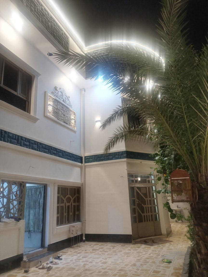 بيت بحي المهندسين طابقين خلف صيدليه جذع اانخله وصالون حلاقه هلين المساحه 330m سبع غرف نوم ديوان صالتين حمامات اربعه حديقه مشايات باسمي انا جاهز للاستفسار***********
