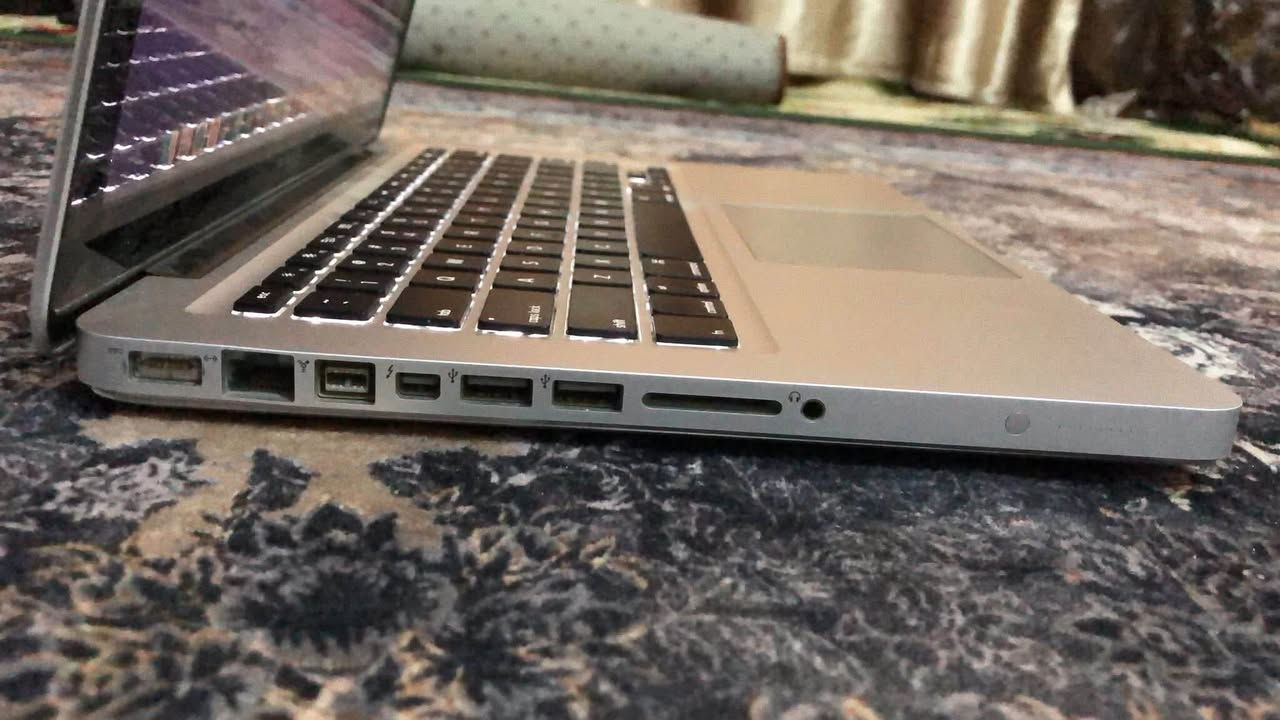 لابتوب ابل ماك بوك برو ٢٠١٢ رامات ١٦ ddr3 معالج core i 5 جيل الثالث فئة M كرت شاشه مدمج intel hd 4000 ال vram مشترك يوصل 1774 تقريبا بيهه هاردين واحد 128 ssd والثاني hdd 320 وقابلات للتطوير كل واحد بيهن 1 تيرا الابتوب فقط الكاميرا لاغيهن + تشغل نظام ماكنتوش ابل ونظام ويندوز مراو او بيع السعر 200 مكاني بغداد منطقه العبيدي

+9647739614315 واتساب

نص مكتوب في الصور:
- About Home Find a setting System Storage Tablet Multitasking Projecting to this PC Shared experiences System Components Clipboard Remote Desktop Optional features About About Installed RAM 16.0 GB DDR3 Processor Intel(R) Core(TM) i5-3210M CPU @ 2.50GHz 2.50 GHz Graphics Card 32 MB Intel(R) HD Graphics 4000 Storage 775 GB 438 GB of 775 GB used DESKTOP-JGTGJUU Optimum 10 Rename this PC Copy Device Specifications Device Name DESKTOP-JGTGJUU Processor Intel(R) Core(TM) i5-3210M CPU @ 2.50GHz 2.50 GHz Installed RAM 16.0 GB Graphics Card Intel(R) HD Graphics 4000 (32 MB) Storage 298 GB HDD MAL2320SA-T54, 477 GB SSD INRAM SSD 512GB Device ID DE69A0C0-F226-4A69-A2A9-6D5262B9E200 Product ID 00330-80000-00000-AA347 System Type 64-bit operating system, x64-based processor Pen and touch No pen or touch input is available for this display Related settings Change product key or upgrade your edition of Windows Read the Microsoft Software License Terms BitLocker settings Device Manager Remote desktop System protection Advanced system settings Rename this PC (advanced) Help from the web Finding out how many cores my processor has Checking multiple Languages support 10:25:30 PM 3/15/2026 ENG