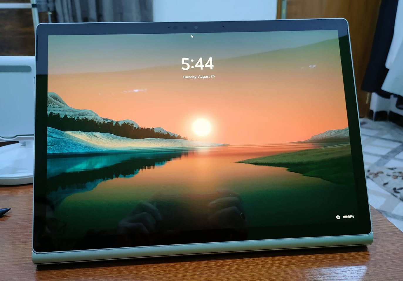 Surface book 2 , سرفيكس بوك ٢ للبيع 💻
🔹 المواصفات:
• RAM: 16GB
• Storage: 256GB SSD
• Graphics: 6gbnvdidia GeForce GTX 10 60 + 8gb intel (R) UH graphics 620
• شاشة لمس قابلة للفصل — يمكن استخدامها كجهاز لوحي

✅ مع القلم الأصلي 🖊️
✅ مع الشاحن الأصلي 🔌
✅ الجهاز بحالة جيدة وكل شيء يعمل بشكل جيد
✅ أقدّم معه أيضًا Dongle للـ Wi-Fi والـ Bluetooth، ويعملان بشكل طبيعي من خلاله.

⚠️ الواي فاي والبلوتوث يحتاجان إلى Dongle USB للعمل.

💰 السعر: 800,000 دينار عراقي ، بيها مجال لشراي

📩 للجادين، يرجى مراسلتي للحصول على المزيد من التفاصيل. 
***********
