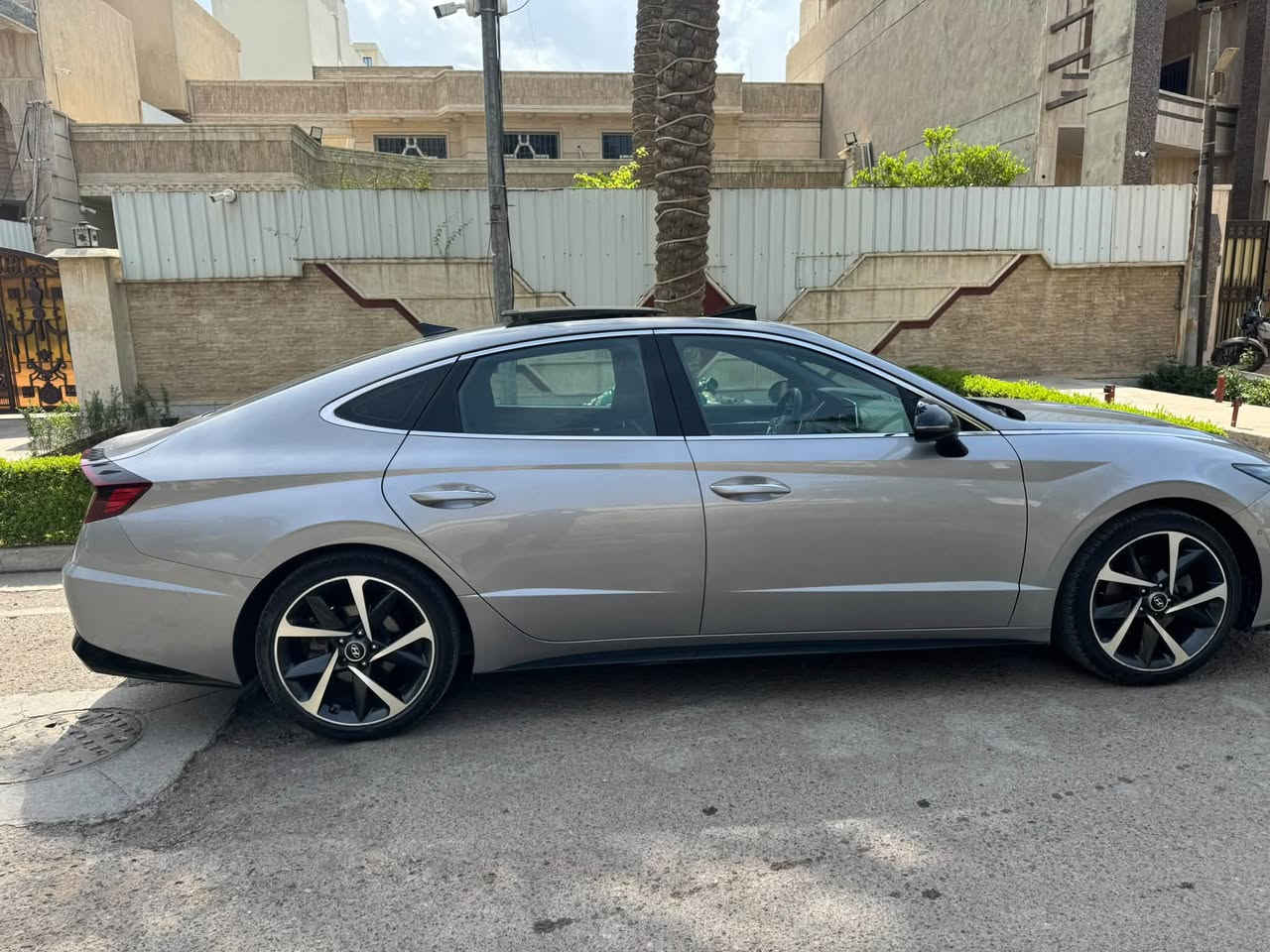 سوناتا2023   plus Sel
رقم بغداد  بسمي
حادثهة بنيد و جاملغ بدايتهن بدون دواخل  ماشية٤٦        
مواصفات  ..
بنوراما 
بصمة تشغيل + البوب بصمة + تشغيل عن بعد
كشن السايق كهربائي  
1600  تيربو 
تبريد شاشة بيانو منفصل
تدفئه بالكشنات 
اوتو هولد + اوتو اوف
مانع انحدار ومانع انزلاق 
لد امامي نهاري 
كيرها دكم
لايت زينون عالي ناصي 
رادار امامي خلفي جانبي
اشاير بالمري 
شاشة كبيره بلادية + كامرا خلفيه دوارة 
مانع تصادم امامي خلفي
قيادة آليه تحديد مسار 
سايد بريك دكمة 
انضمة قيادة 4 
وباقي المواصفات معروفة للسيارة 
سعرها  ١٧٥ وبيها مجال  
مكانها بغداد - حي الامين   
  الهاتف. ***********
