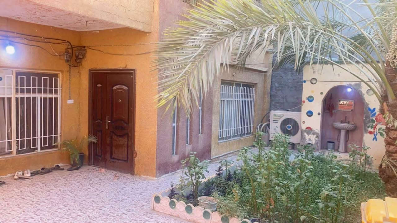 🏠 دار طابو صرف للبيع
الموقع📍 حي المعلمين، قبل فلكة حجي عليوي بشارع.
🔹 المساحة: 240 م².
تفاصيل الدار :يتكون من طابقين 

الطابق الأول: استقبال كبير، صالة، غرفة نوم، مطبخ، صحيات وحمام.
الطابق الثاني: 3 غرف نوم (غرفتان كبيرتان وغرفة صغيرة).

📞 للتواصل والاستفسار:
***********
