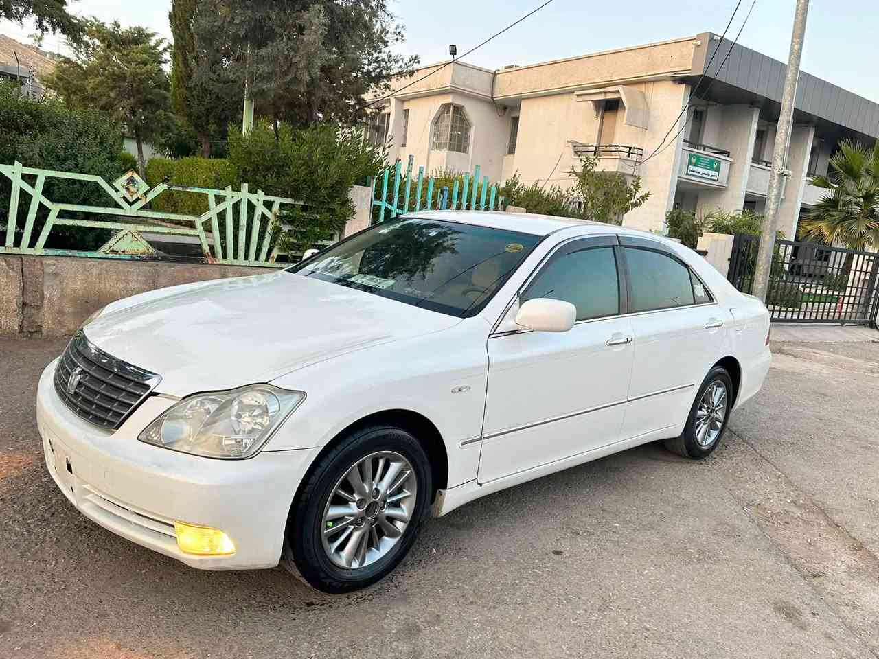 شاهانە ٢٠٠٦ بڕاوە
بێ کۆد تازە داخڵ 
مەکینە بچوک گێڕ گەورە ١٨٠
٢ دووگمە
ناوزەرد 
ویل نەوتی 
زۆر لۆک و بێ مەسروف 
١١٠٠٠٠کم ڕۆشتوە
هەموو گیانی بەشەرت 

***********
