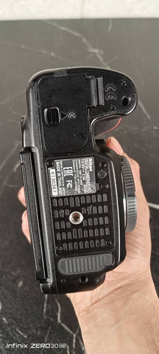 للبيع للبيع 🌹🌹 
الاحترافية nikon d750 فول فريم كاميرا جباره نظافه 100 شترها 19k.. ملحقاته 2 بطاريات اصليه جيلاتين لون احمر 🙏🙏 سعرها 900 الف 
عدسه حترافية nikon 24 70 الاصدار الثاني فتحه 2.8 كامله ملحقاته نظافه 100 عدسه جباره سعار 750 الف 
مكاني نجف *********** 
توصل ماعندي تجي تفحص اذا مو نفس الجديد لاتاخذه 🙏🙏 النجف, العراق
