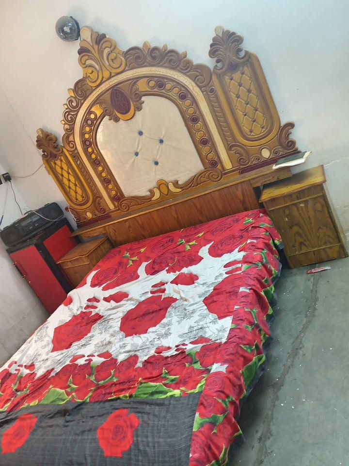 جدا جديده ب ٦٠٠  رقم ***********
