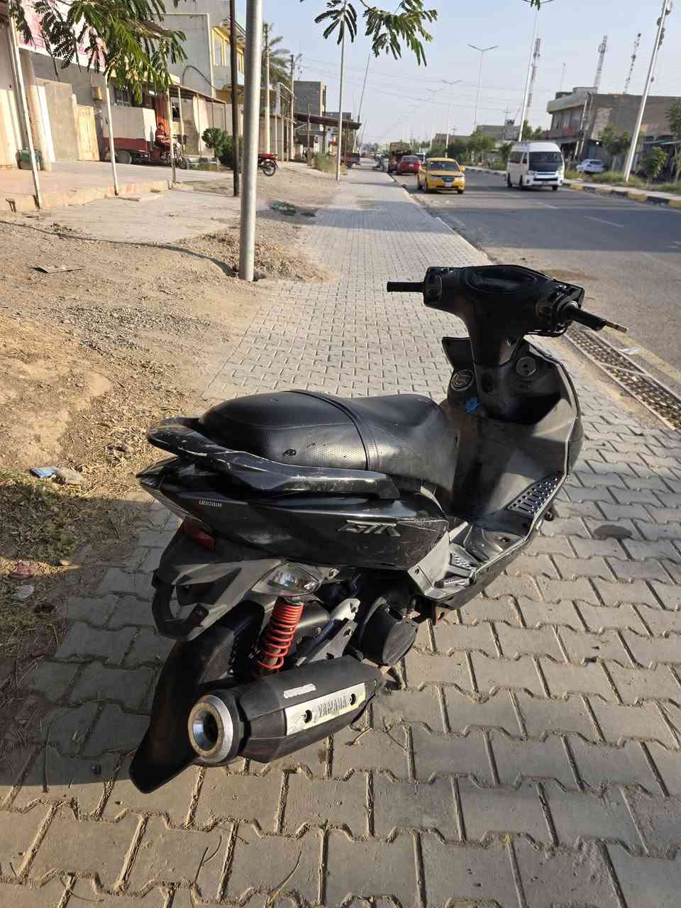 السلام عليكم دراجة جيتي ار ٢٠١٣ للبيع او لمراوس دراجة احله من صور كامله مابيها نقص كله شغال سعر ٩٥٠ وبيها مجال مكاني ديالى تقاطع قدس ***********
