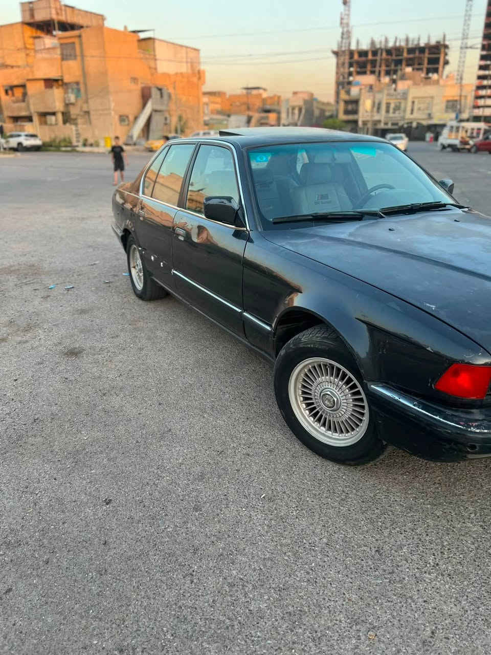 السلام عليكم بي ام 735 سياره جاهزه من كلشي تبريد ثلاجه ترايها  كلش حلو صدر امامي خلفي تخم تاير خرفتها جديده بمعنى الكلمه سياره محتاجه بس صبغ رقم مميز صلاح الدين تحويل ثاني يوم شرط مشروع وطني فول مواصفات السياره مكينه لا تنقيص ولا تبخير خير من الله سياره نقص صبغ فقط ب42 وبيها مجال *********** مكاني بغداد محكمه حي العدل
