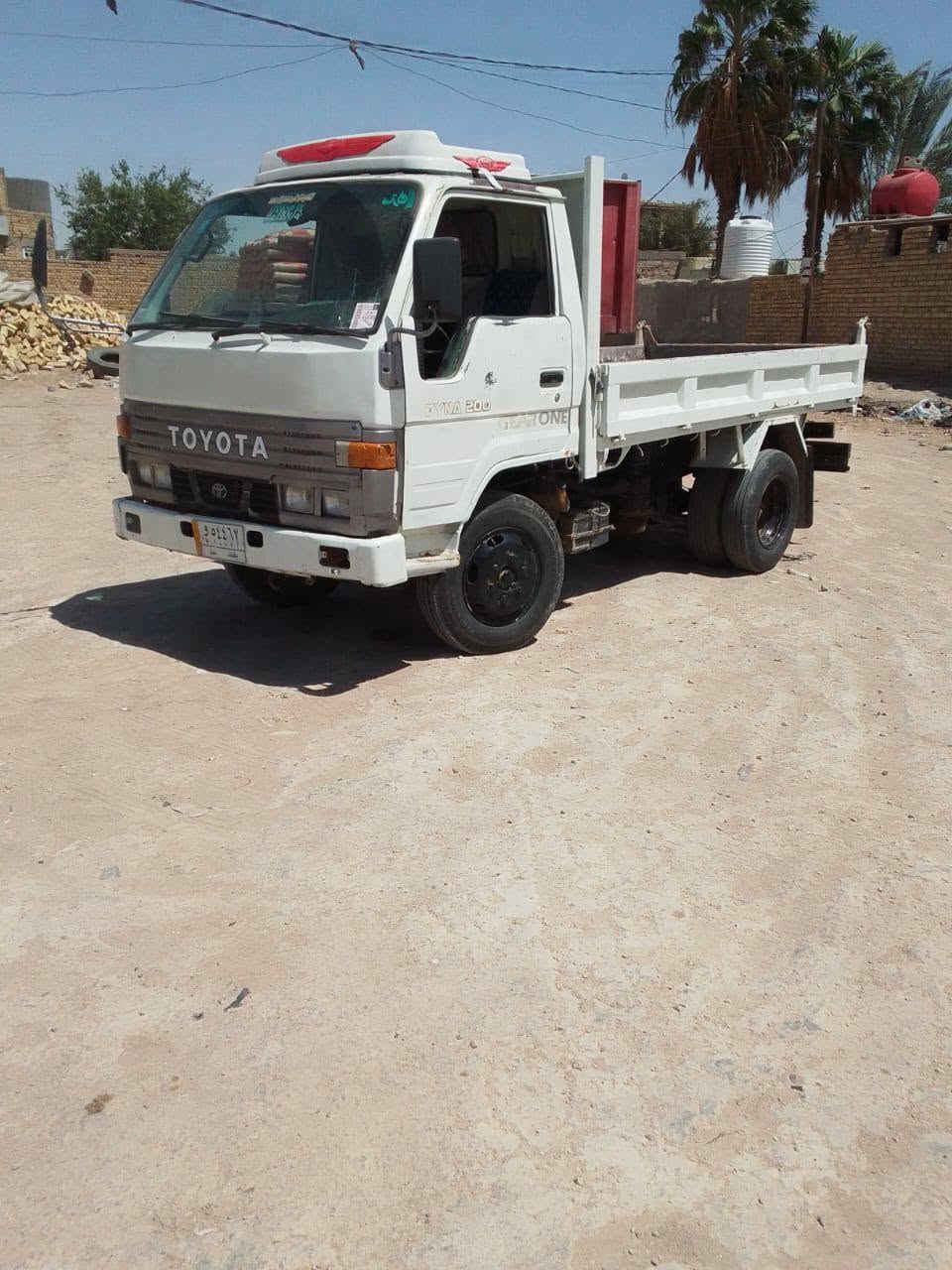السلام عليكم تيوته للبيع موديل 1992مكينه تبخر مكينه ضعيفه تخم تاير باتريات جدد عوزها ترتيب سياره شاصي مكفول اكسل كير مكفول قلاب بلادي دبل شاصي السعر 47$وبيها مجال للشراي مكان دوانيه  حصت سياره مال كاز 75لتر      تلفون ***********
