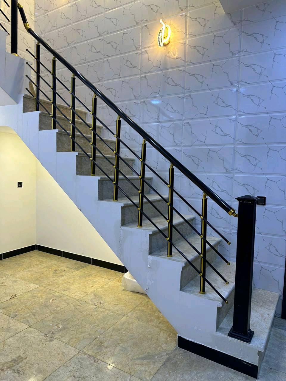 🏠 بيت للبيع في بغداد – الدورة

📍 الموقع: الدورة – خلف كلية الهادي
📐 المساحة: 100 متر
🏢 3 طوابق
🛏️ 5 غرف نوم
🚿 4 حمامات
🛋️ مؤثث بالكامل وجاهز للسكن

✨ مناسب للسكن أو الاستثمار التجاري
✨ موقع مميز وقريب من الخدمات

📱 للاستفسار والتواصل عبر واتساب فقط:
***********