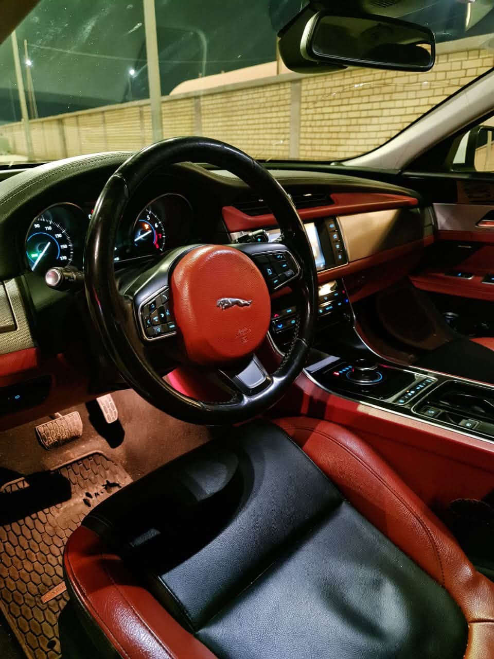 جاكور XF • ٢٠١٨ • ٧٧٠٠٠ كم