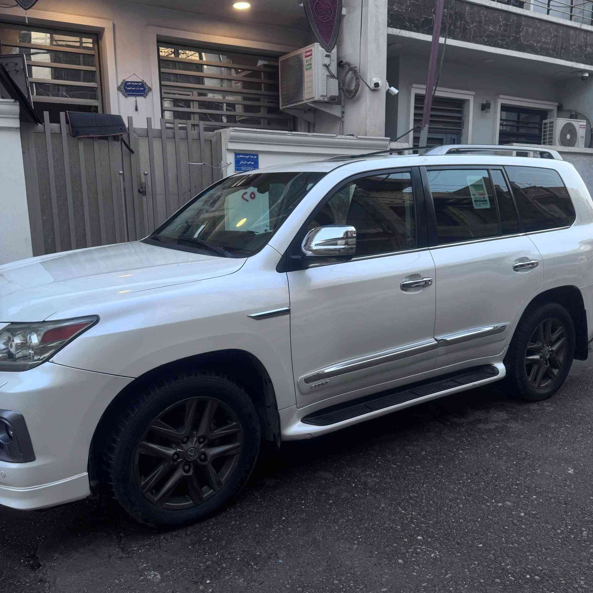 لكزس LX570 • ٢٠١١ • رقم بغداد