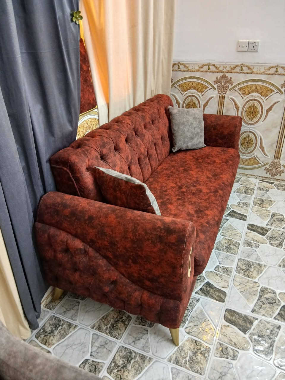 تخم عشر مقاعد خشب عراقي تفصال تركي نظيف جدا مابي اي ضرر سعره ٣٥٠ للتواصل ***********مكاني بغداد
