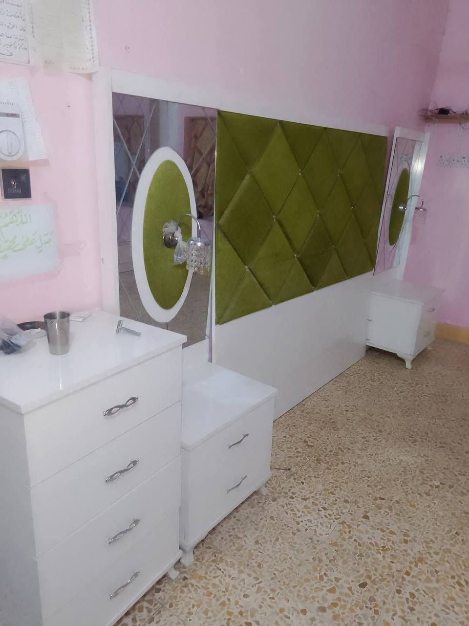 السلام عليكم غرفه تركيه نظافه 95 ما مفتوحه السعر 850وبيهه مجال العنوان زين القوس رقم الهاتف
 ‏‪***********
