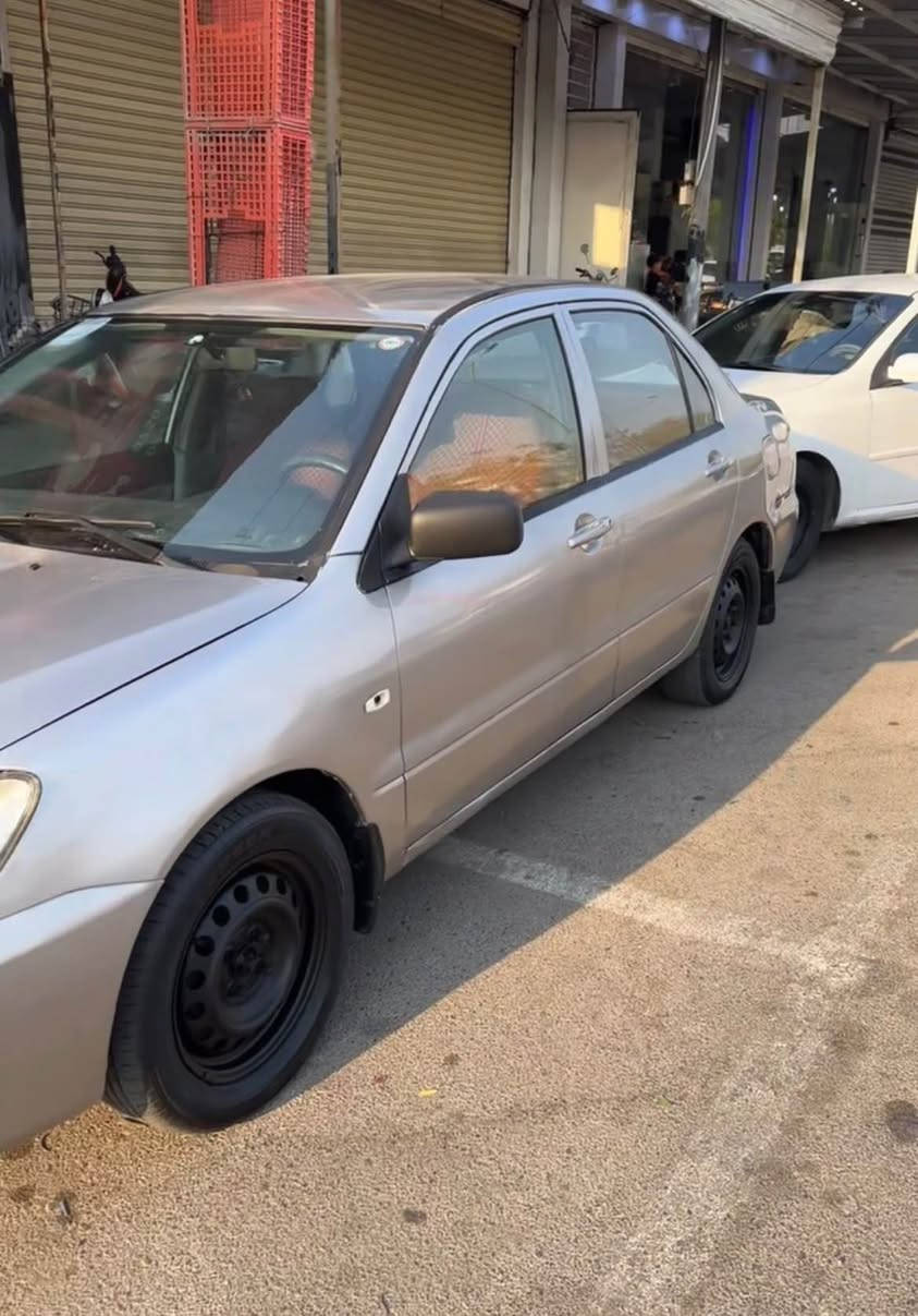 لانسەر مەکینە گەورە گێڕ و مەکینە بەشەرت سەنەوی تازە هەزەی تازە بیتاقەی بەنزینی هەیە قرچێکی دواوەی هەیە لەگەڵ چامڵغی پێشەوە لای سەکن *********** كركوك, العراق
