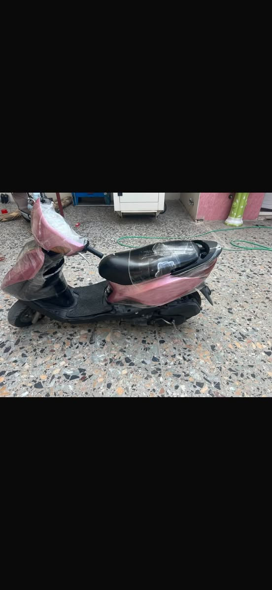 سلام عليكم دراجه بريز نضيفه اللبيع السعر 350 الف بيها مجال حك الجيه المكان مدينه الصدر (***********)
